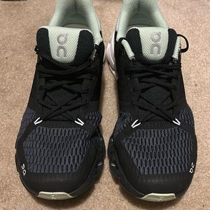 On Cloudvista women’s WIDE 8.5 Running shoe